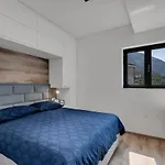 Villa Nina 2, *