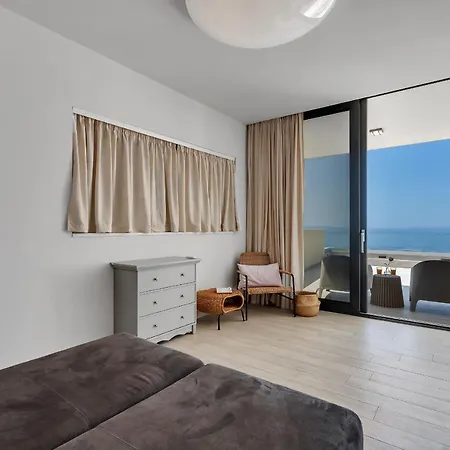 Villa Nina 2, *