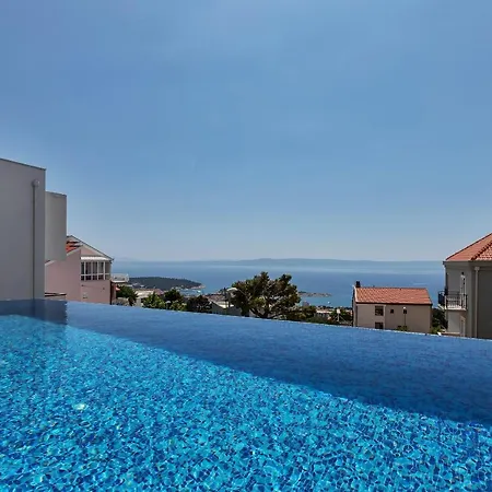 Nina 2, Villa