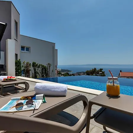 Villa Nina 2, *