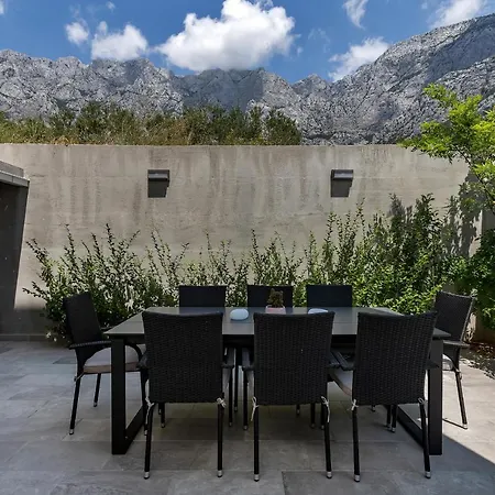 Villa Nina 2, *